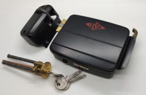 CISA Cisa Elec Rim Latch Finger Pull LH Bk (EACH)